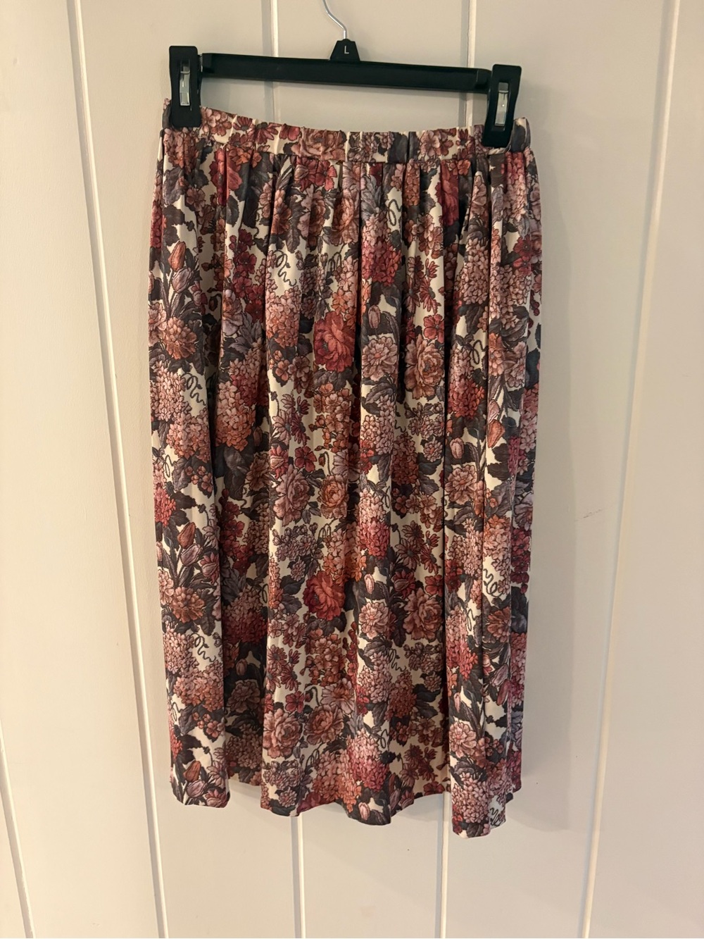 Vintage Floral Pleated Midi Skirt in Burgundy and Cream